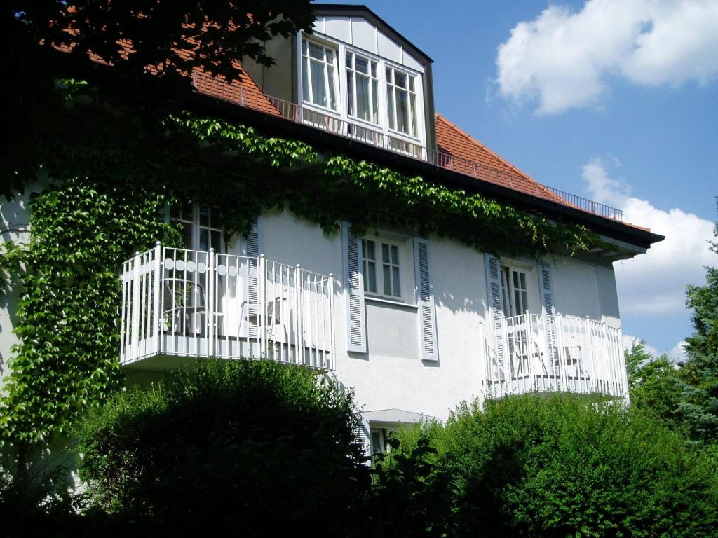 Villa am Schlosspark Hieberplatz 3 - 5, 81247 Munich