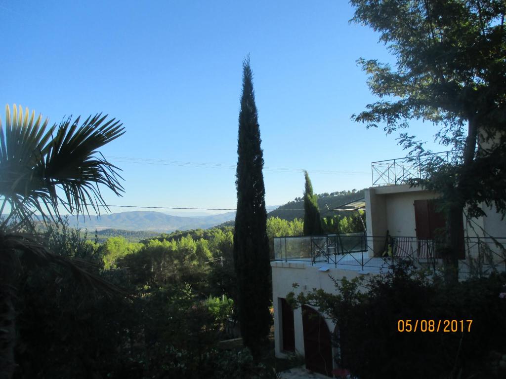 Maison d'hôtes Villa Boulou 1111 Chemin de Valcros 13840 Rognes