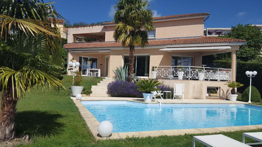 villa josepha 32 Rue des Vergers, 63800 Cournon-dʼAuvergne