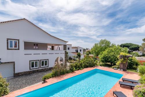 VIP House - Pool & Beach in Caparica