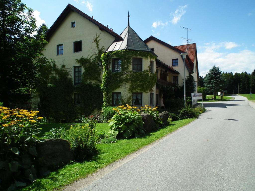 Maison d'hôtes Waldgasthof - Hotel Schiederhof Schiederhof 3 94344 Wiesenfelden