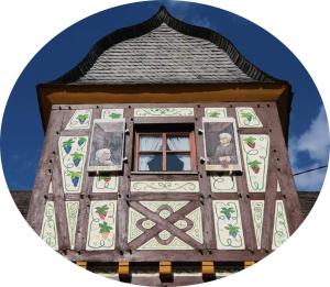 Winzerhäuschen am Brunnen