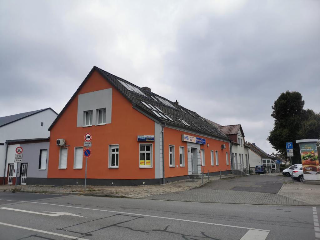 Zimmervermietung Schönfließer Stuben auch für Monteure Beeskower Straße 218, 15890 Eisenhüttenstadt