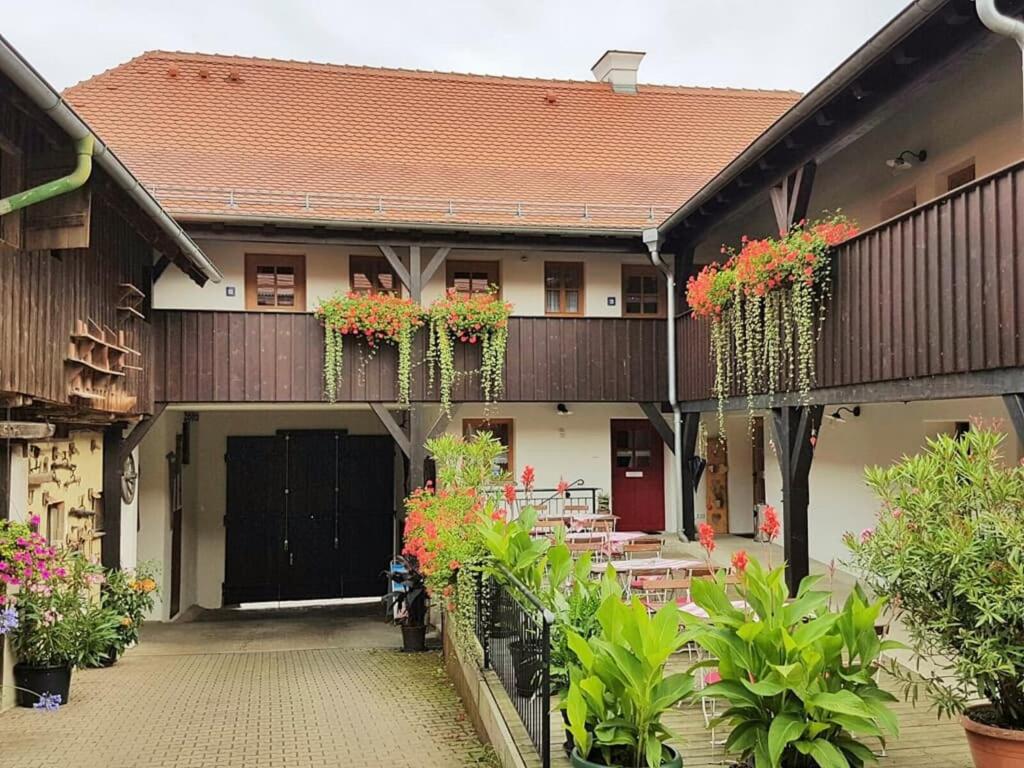 Maison d'hôtes Zum Egerländer Fachwerkhof Marktplatz 8 95698 Neualbenreuth