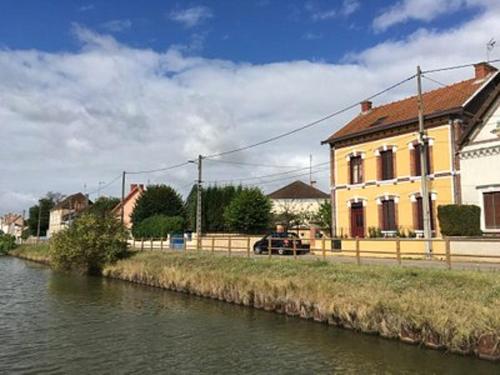 Maison de vacances Maison d'une chambre avec jardin clos a Pierrefitte sur Loire 7 Chemin du Theil Allier, Auvergne-Rhône-Alpes Pierrefitte-sur-Loire