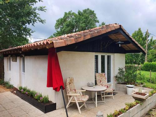 Maison d'une chambre avec piscine privee jardin clos et wifi a Montfermier Montfermier france