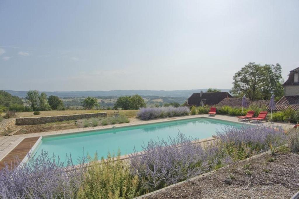 Maison de vacances Maison d'une chambre avec piscine privee terrasse amenagee et wifi a Fons Domaine de la Saule, 46100 Fons