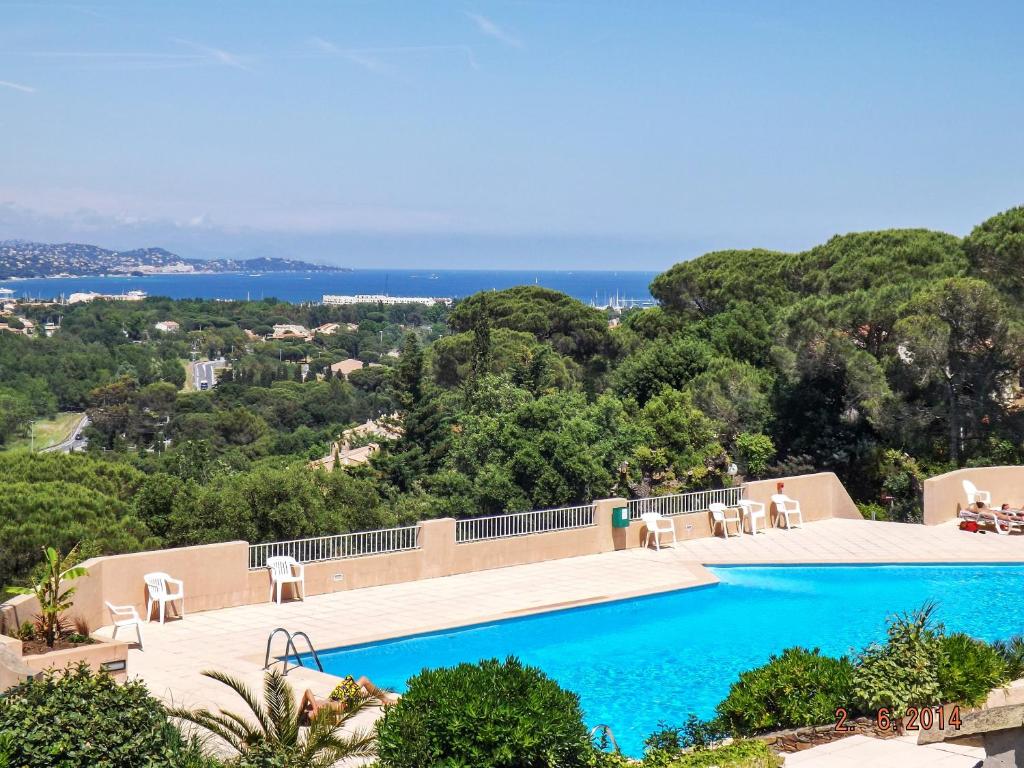 Maison de vacances Maison d'une chambre avec vue sur la mer piscine partagee et jardin clos a Cogolin a 4 km de la plage Residence les Massanes du Golfe Village de Campagne 20, 83310 Cogolin