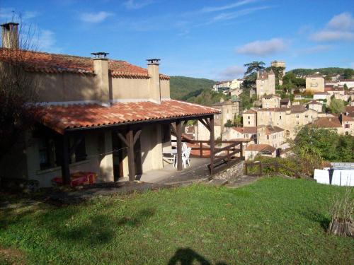 Maison de vacances Maison d'une chambre avec vue sur la ville jardin amenage et wifi a Puy l'Eveque 2 Rue des Millepertuis Puy-lʼÉvêque