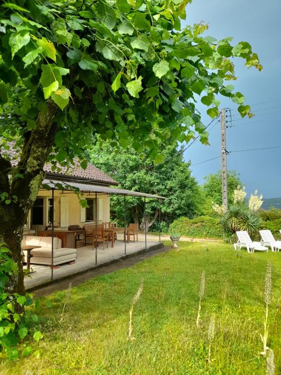 Maison de vacances Maison dans écrin de verdure en Périgord noir Route de Sinzelle, 24220 Saint-Cyprien