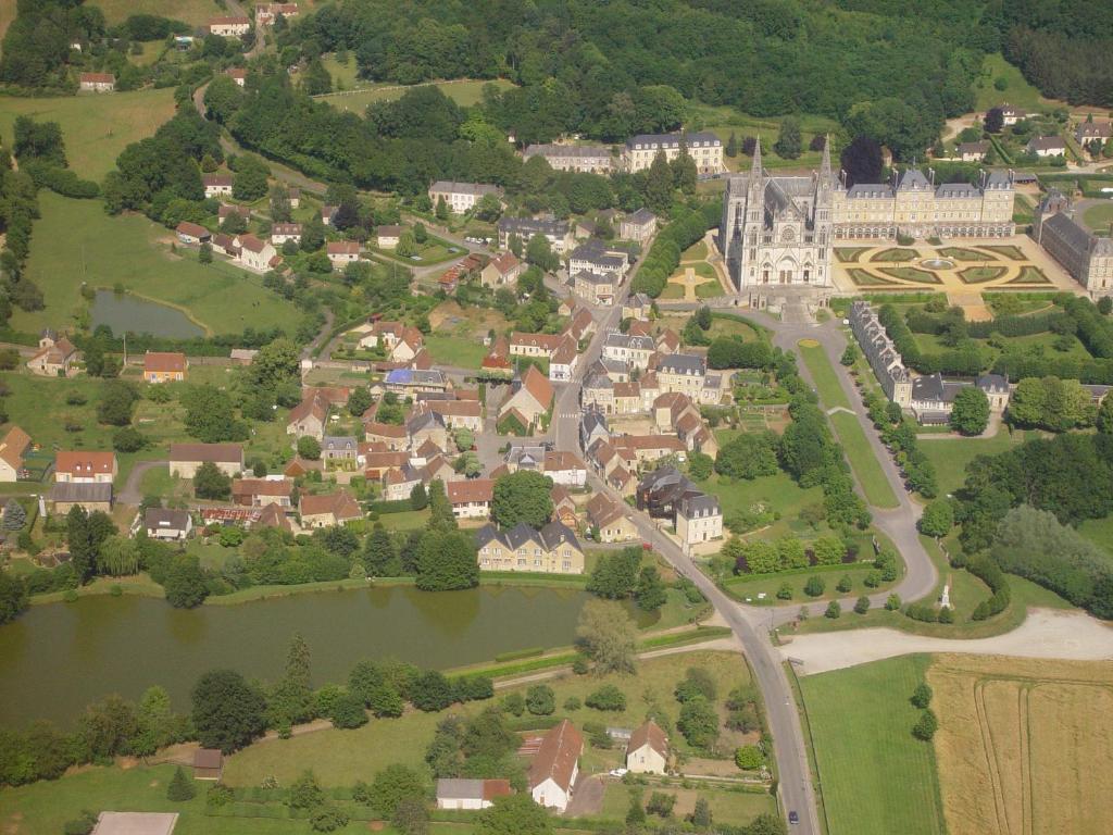 Maison de vacances Maison dans le bourg 4 Rue des Écoles, 61400 La Chapelle-Montligeon