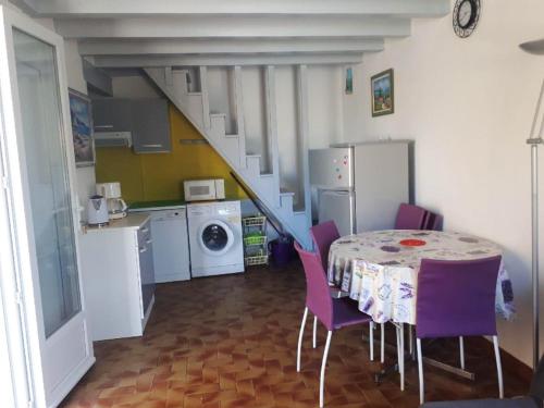 Maison de 2 chambres a Fleury a 100 m de la plage avec vue sur la mer et jardin clos Fleury france