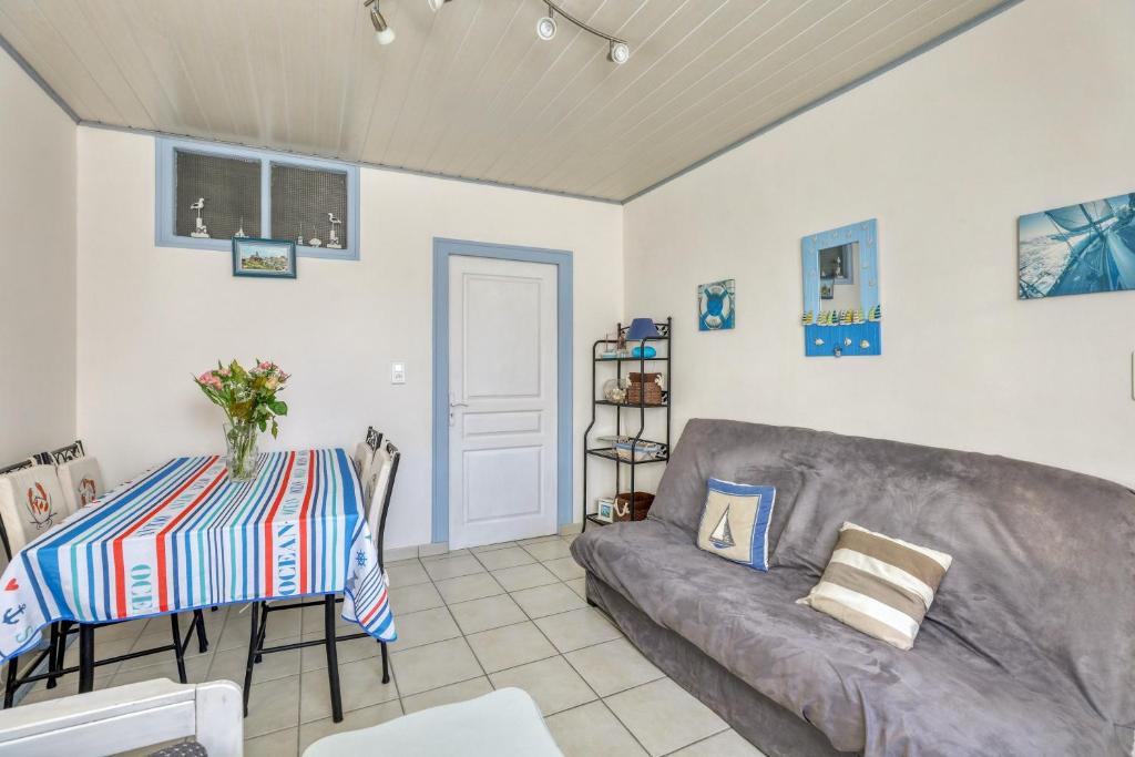 Maison de vacances Maison de 2 chambres a L'Epine a 700 m de la plage avec jardin clos et wifi 4 Rue du Moulin des Trappes, 85740 LʼÉpine