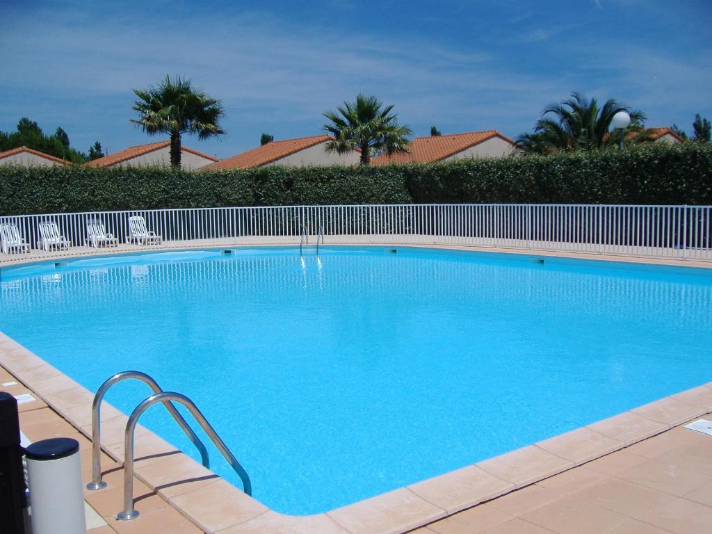 Maison de vacances Maison de 2 chambres a Torreilles a 500 m de la plage avec piscine partagee et jardin clos N/A Village Marin Catalan Voie de Barcelone, 66440 Torreilles