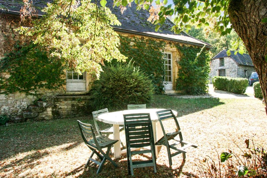 Maison de vacances Maison de 2 chambres avec jardin amenage et wifi a Aubas Sauveboeuf, 24290 Aubas