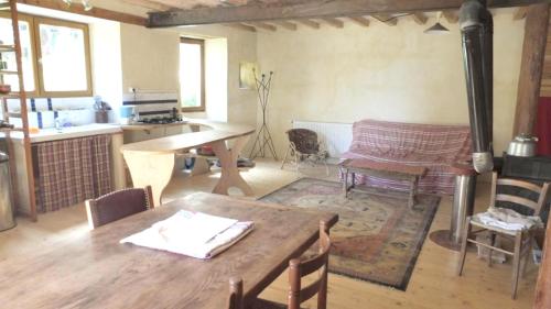 Maison de 2 chambres avec jardin amenage et wifi a Boulc Boulc france