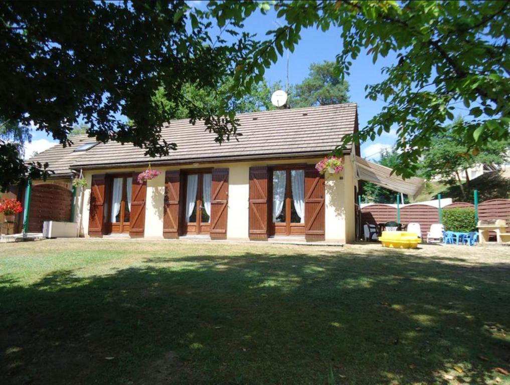 Maison de vacances Maison de 2 chambres avec jardin clos et wifi a Marcillac la Croisille 23 Rue des Mésanges, 19320 Marcillac-la-Croisille