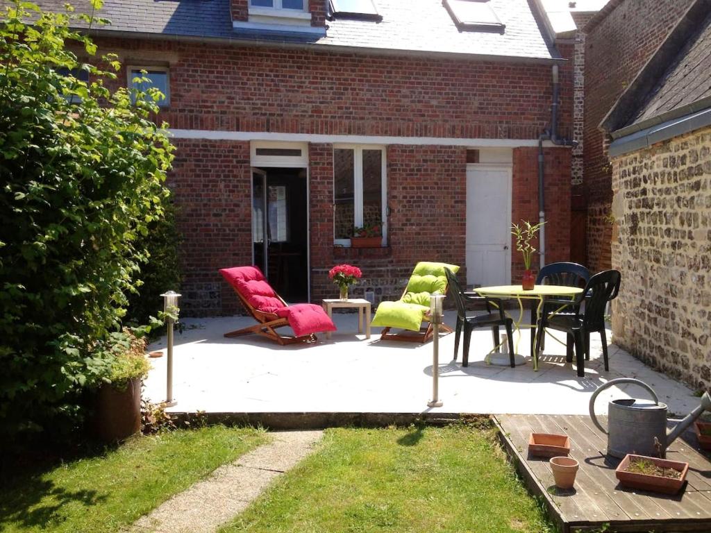 Maison de vacances Maison de 2 chambres avec jardin clos et wifi a Saint Valery en Caux 4 Rue d'Ectot, 76460 Saint-Valery-en-Caux