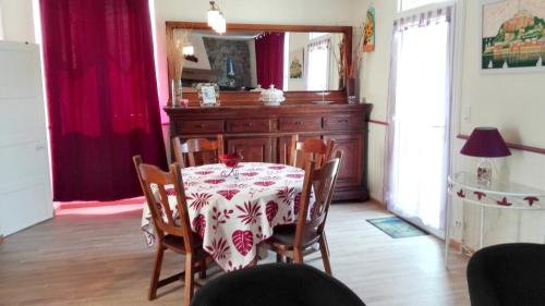 Maison de 2 chambres avec jardin clos et wifi a Sourdeval Sourdeval france