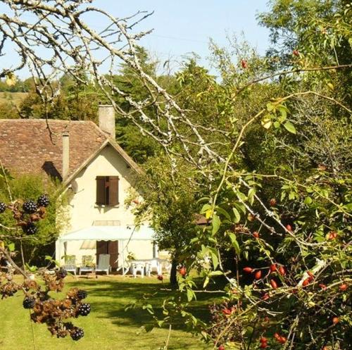 Maison de vacances Maison de 2 chambres avec piscine partagee jardin amenage et wifi a Carlucet Lacomte Carlucet