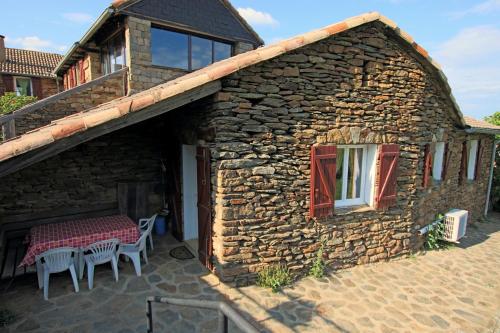 Maison de 2 chambres avec piscine partagee jardin amenage et wifi a Gravieres Gravières france