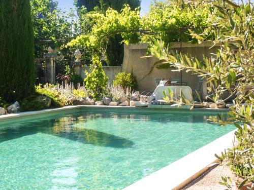 Maison de 2 chambres avec piscine partagee jardin amenage et wifi a Oppede Oppède france