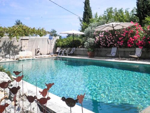 Maison de vacances Maison de 2 chambres avec piscine partagee jardin amenage et wifi a Oppede 750A Chemin des Sablieres Oppède