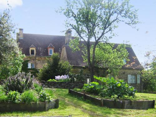 Maison de 2 chambres avec piscine partagee jardin amenage et wifi a Saint Amand de Coly Le Bousquet france