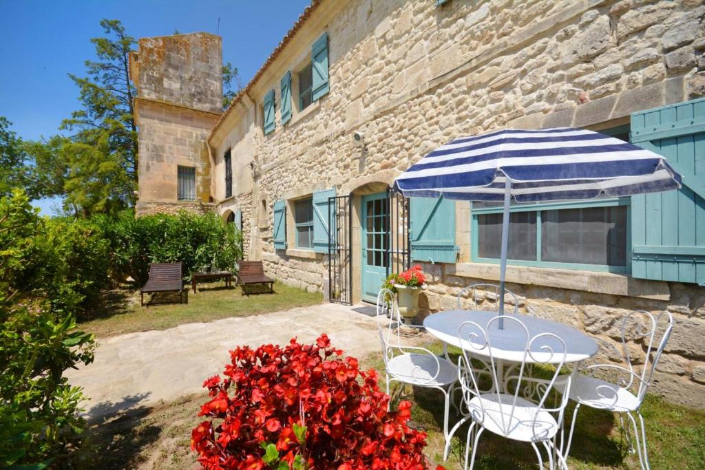 Maison de vacances Maison de 2 chambres avec piscine partagee jardin amenage et wifi a Saintes Maries de la Mer Mas de Fiélouse, 13460 Les Saintes-Maries-de-la-Mer