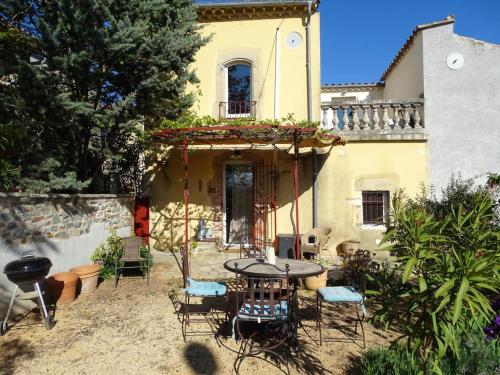 Maison de vacances Maison de 2 chambres avec piscine partagee jardin clos et wifi a Cardet 43 Chemin du Mas Julian Cardet