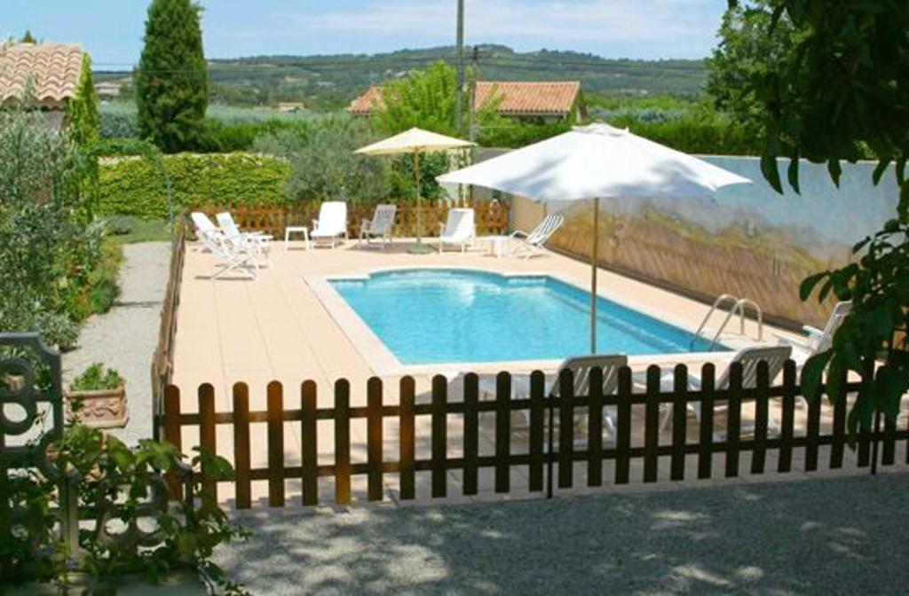 Maison de vacances Maison de 2 chambres avec piscine partagee jardin clos et wifi a Vaison la Romaine 100 Chemin du Brusquet, 84110 Vaison-la-Romaine