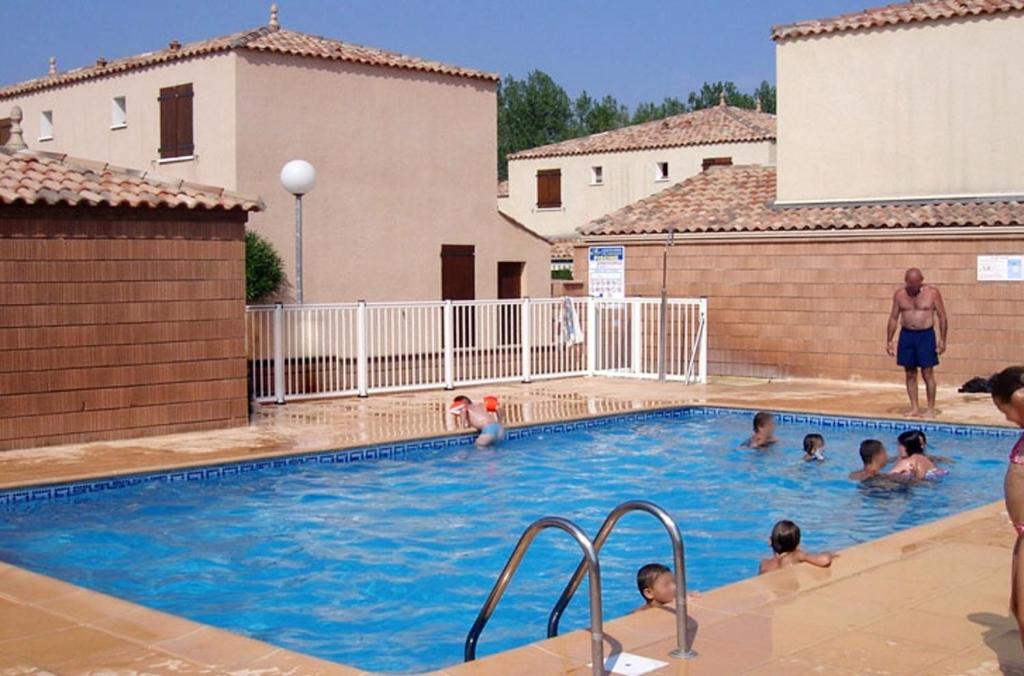 Maison de vacances Maison de 2 chambres avec piscine partagee terrasse amenagee et wifi a Vias 4 Résidence les Bastides Occitanie, Hérault, 34450 Vias