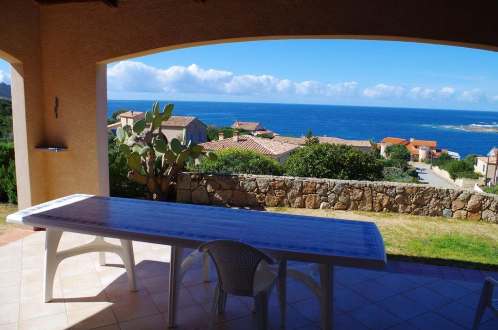 Maison de vacances Maison de 3 chambres a Sartene a 400 m de la plage avec vue sur la mer jardin amenage et wifi Rue en face a l'Hotel Tizzano, 20100 Sartène