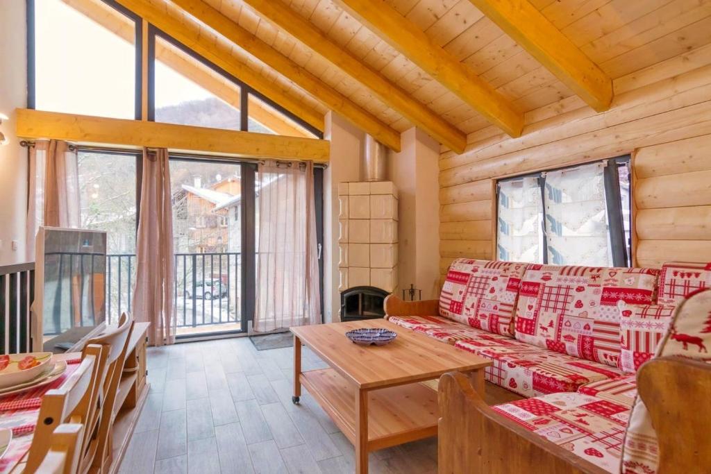 Maison de vacances Maison de 3 chambres avec balcon amenage et wifi a Courchevel a 1 km des pistes 73 chemin du champ bleard 73120 VIGNOTAN COURCHEVEL Auvergne-Rhône-Alpes, Savoie, 73120 Courchevel