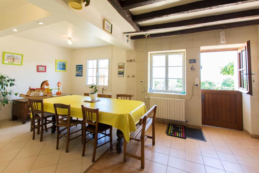 Maison de vacances Maison de 3 chambres avec jardin amenage et wifi a Ruille sur Loir Le Petit Aître, 72340 Ruillé-sur-Loir