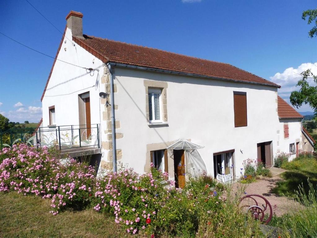 Maison de vacances Maison de 3 chambres avec jardin clos et wifi a Moraches 76 Piece D'haute Cour, 58420 Moraches