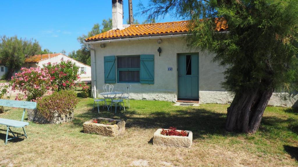 Maison de vacances Maison de 3 chambres avec piscine partagee et jardin amenage a Saintes Maries de la Mer Mas de Fiélouse, 13460 Les Saintes-Maries-de-la-Mer