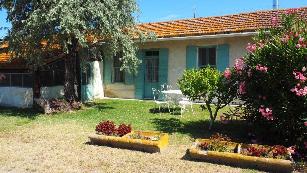 Maison de vacances Maison de 3 chambres avec piscine partagee et jardin amenage a Saintes Maries de la Mer Mas de Fiélouse, 13460 Les Saintes-Maries-de-la-Mer