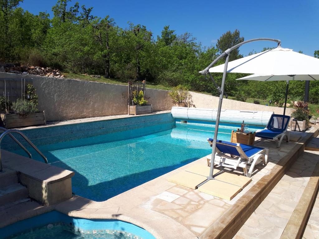 Maison de vacances Maison de 3 chambres avec piscine partagee jardin amenage et wifi a Mons 6 Clos de la Chesnaye, 83440 Mons