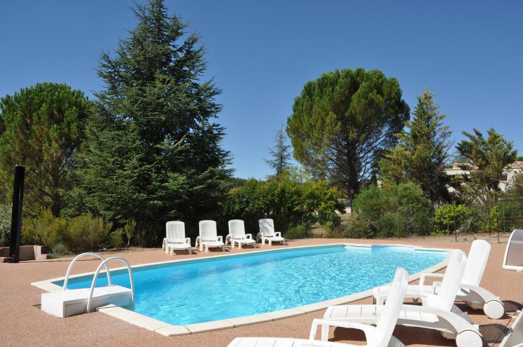 Maison de vacances Maison de 3 chambres avec piscine partagee terrasse et wifi a Rustrel 93 Chemin de Saint-Joseph Vaucluse, Provence-Alpes-Côte d'Azur, 84400 Rustrel