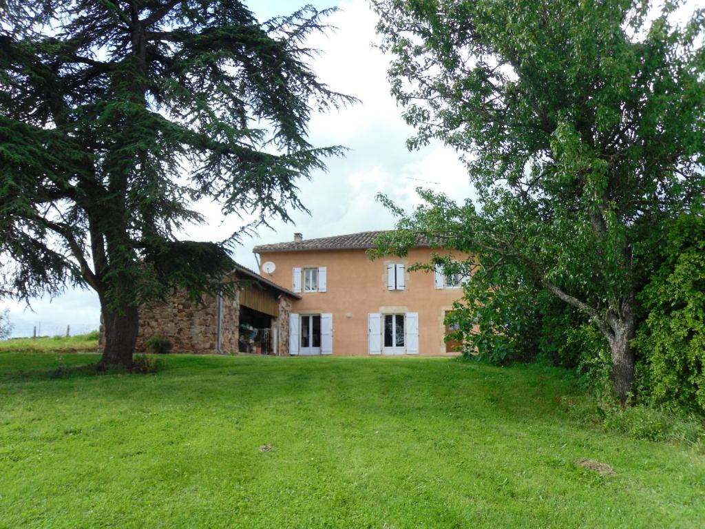 Maison de vacances Maison de 3 chambres avec piscine privee jardin et wifi a Puycelsi Tarn, Occitanie, 81140 Puycelci