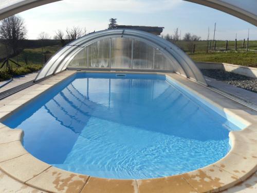 Maison de 3 chambres avec piscine privee jardin et wifi a Puycelsi Puycelci france