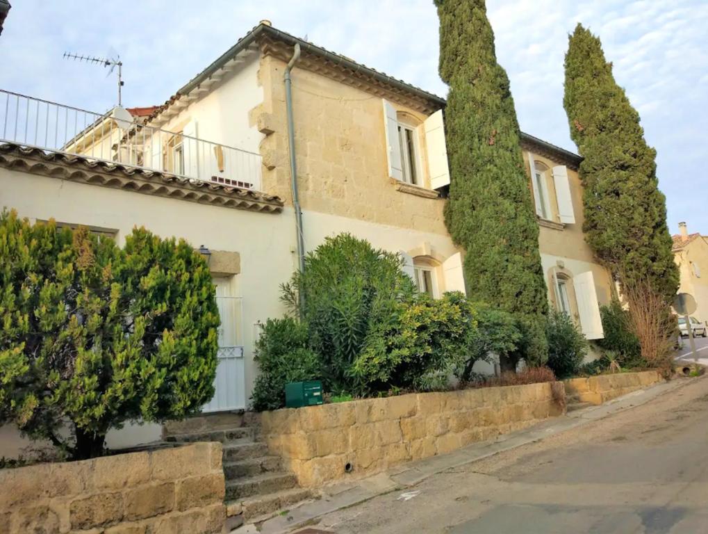 Maison de vacances Maison de 3 chambres avec vue sur la ville terrasse amenagee et wifi a Mus 1 Rue des Airettes Gard, Occitanie, 30121 Mus