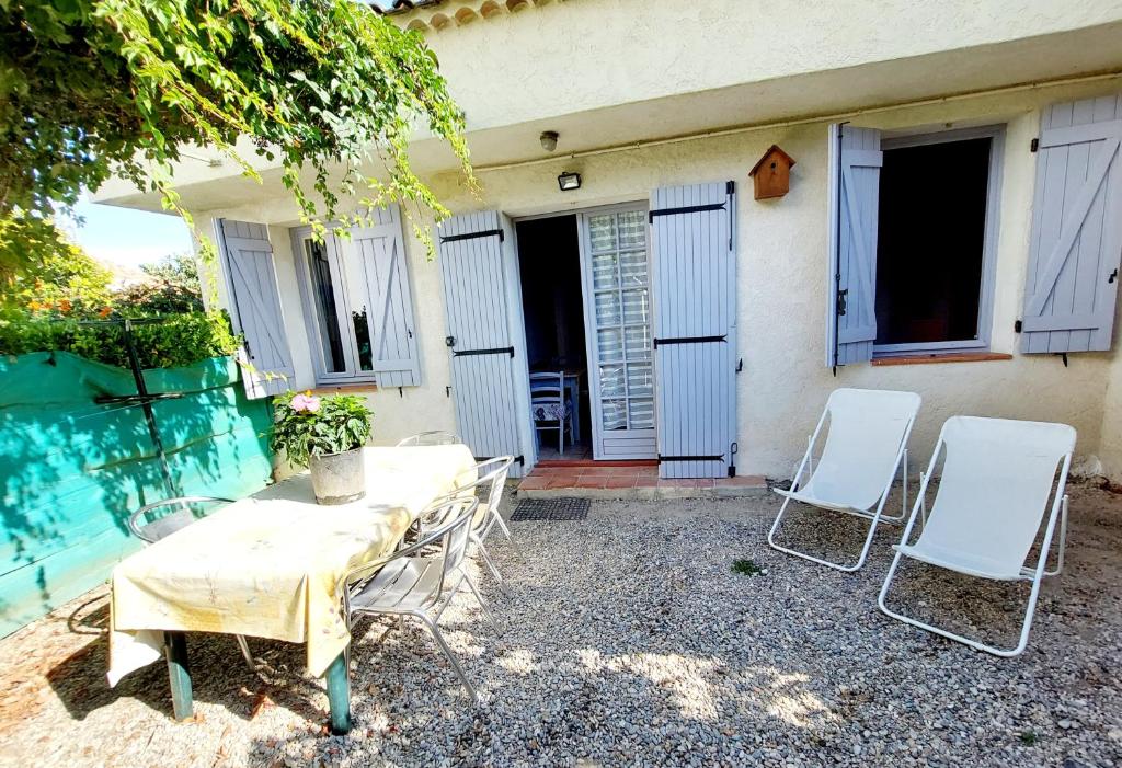 Maison de vacances ***Maison de 38m² -400m Plage- avec Jardin*** 776 Chemin des Faïsses, 83140 Le Brusc