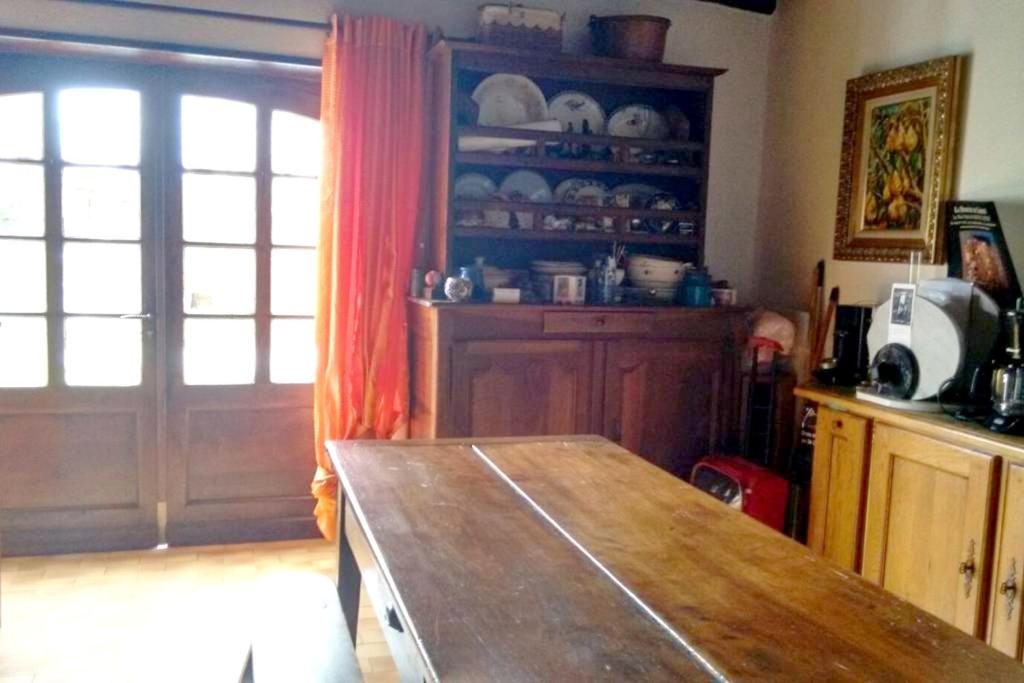 Maison de vacances Maison de 4 chambres avec jardin amenage et wifi a St Constant Fournoules Saint-Constant, 15600 Saint-Constant