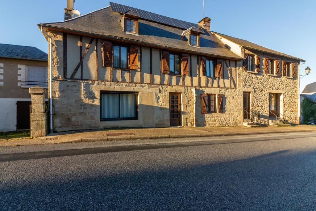 Maison de vacances Maison de 4 chambres avec jardin amenage et wifi a Treignac 38 Avenue Léon Vacher Corrèze, 19260 Treignac