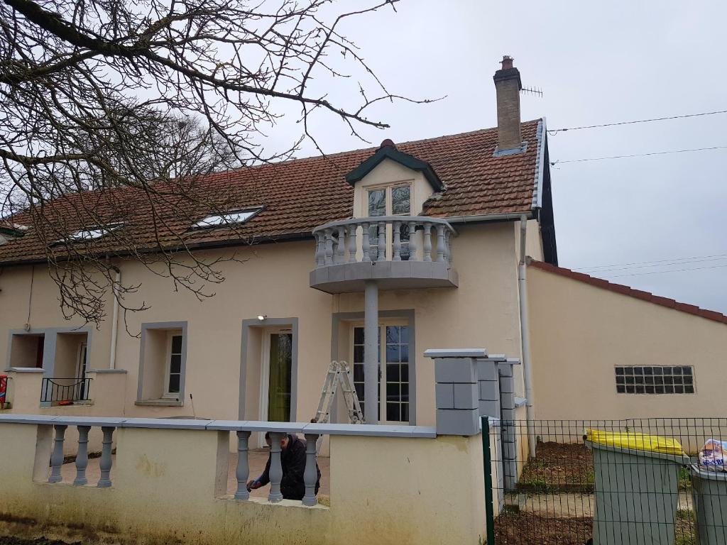 Maison de vacances Maison de 4 chambres avec jardin clos et wifi a Fenay 4 Route de Dijon, 21600 Fénay