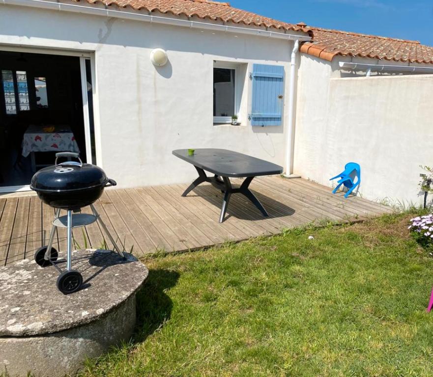 Maison de vacances Maison de 4 chambres avec jardin clos et wifi a Noirmoutier en l'Ile Rue du Cloucq du Vieil, 85330 Noirmoutier-en-l\'Île