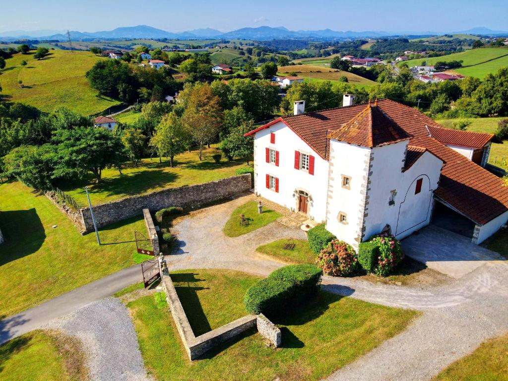 Maison de vacances Maison de 5 chambres avec jardin clos et wifi a Bardos 970 Chemin de Beterbide, 64520 Bardos