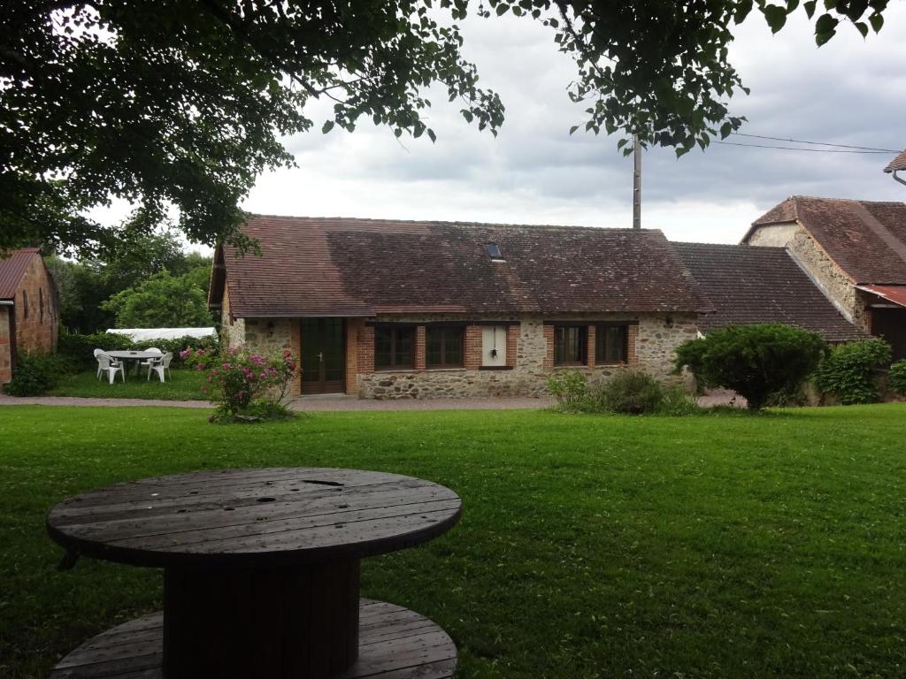 Maison de vacances Maison de campagne en Limousin La Chapelle Est, 87380 Dury